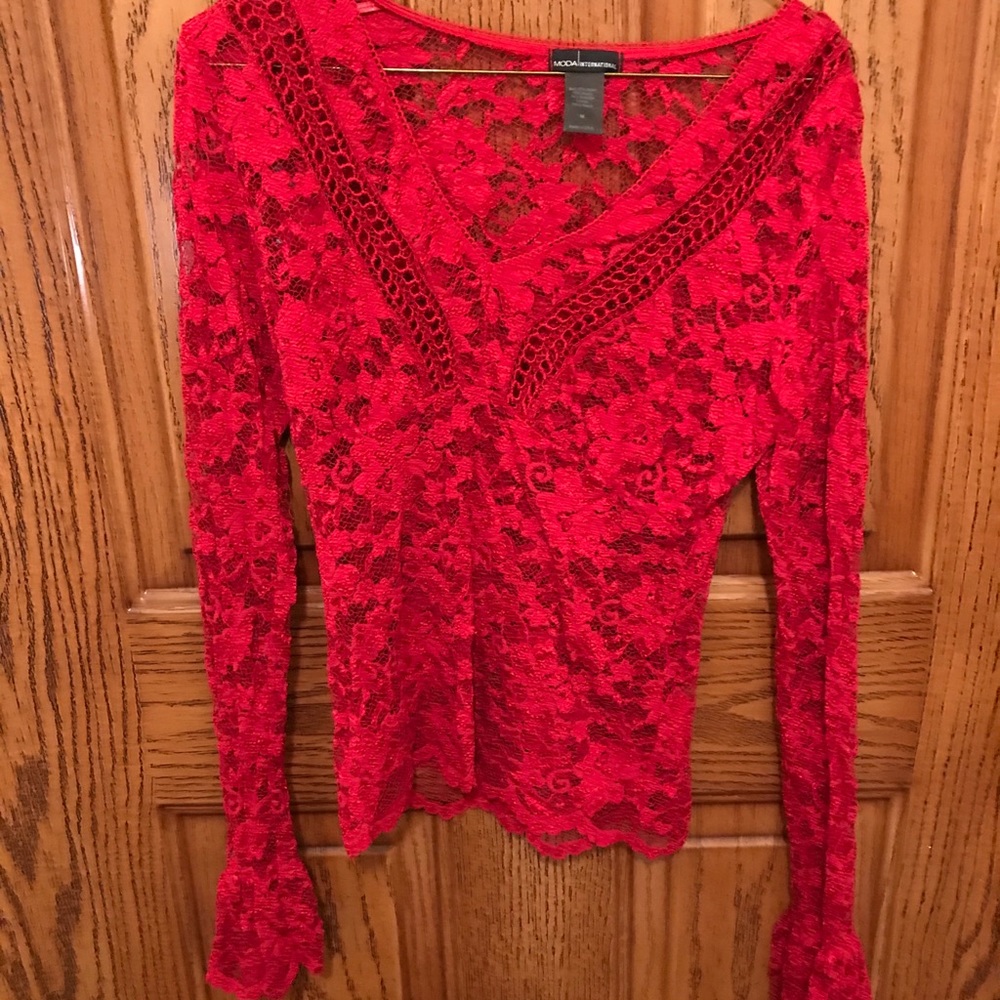Pretty lace top. (Red)